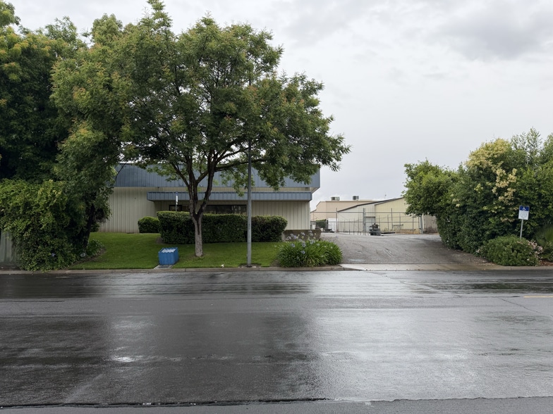 Primary Photo Of 552 Hi Tech Pky, Oakdale Warehouse For Sale