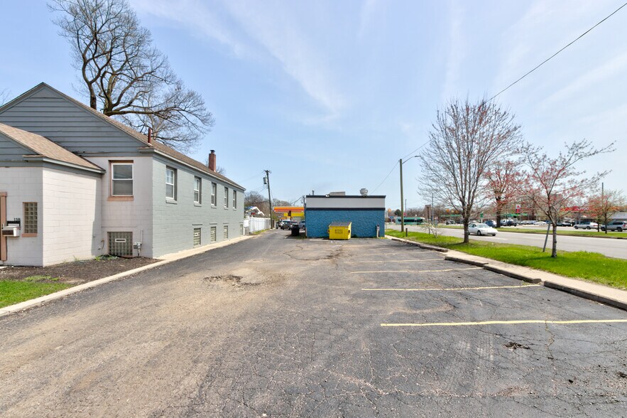 More Photos Of 2520 Rochester Rd, Royal Oak Office For Lease