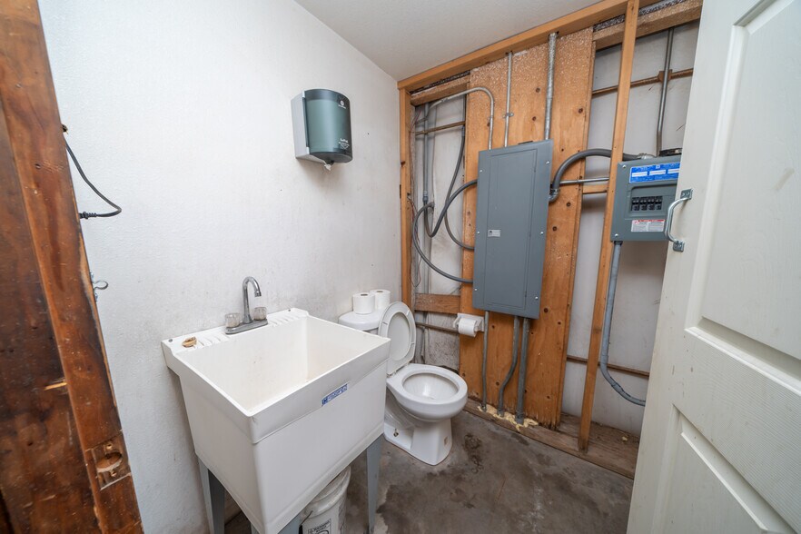 More Photos Of 1020 S California Ave, Parker Industrial For Sale