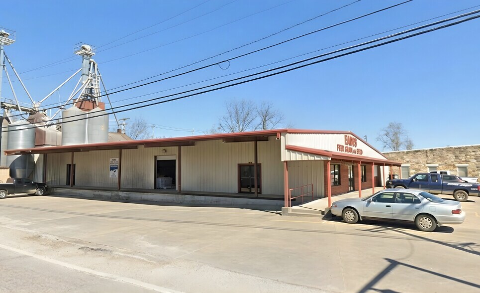 More Photos Of 103 N Springfield Ave, Green Forest General Retail For Sale