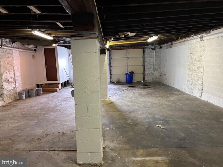 More Photos Of 1880 W Market St, York Storefront Retail Office For Sale