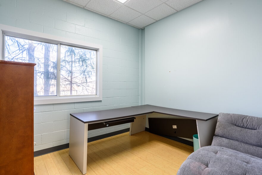 More Photos Of 100 Corporate Dr, Trumbull Office For Sale