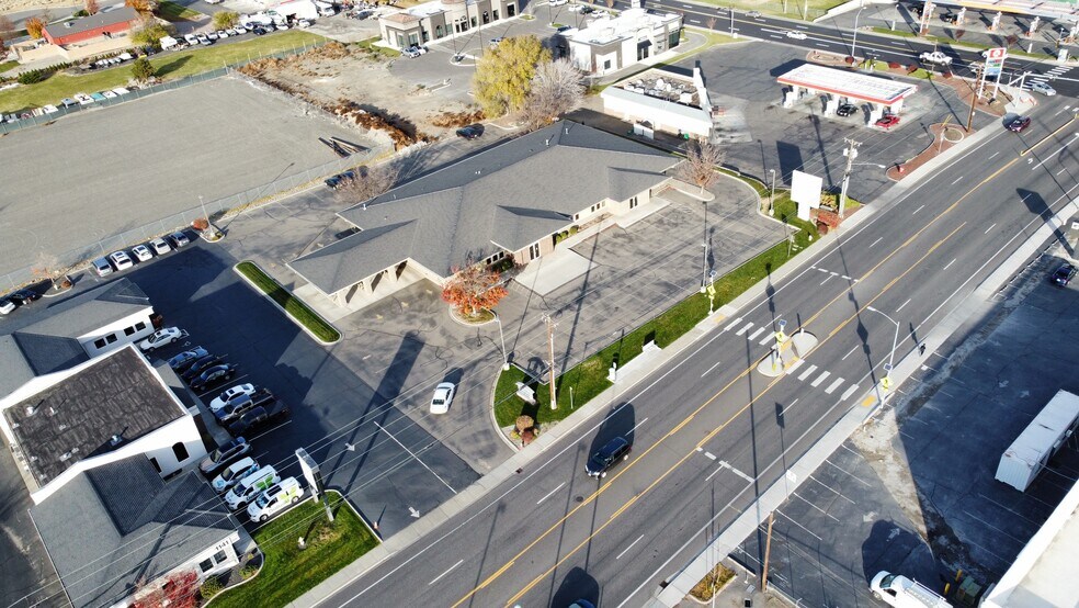 More Photos Of 1149 N Edison St, Kennewick Bank For Lease