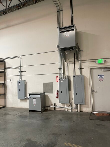 More Photos Of 1610 S Grove Ave, Ontario Warehouse For Lease