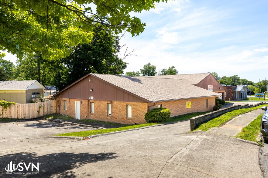 More Photos Of 881 Newtown Pike, Lexington Flex For Lease