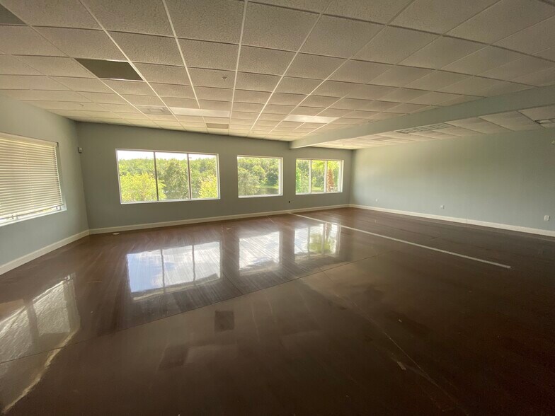 More Photos Of 6557 Hazeltine National Dr, Orlando Distribution For Lease