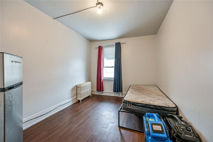 More Photos Of 737 Barton St E, Hamilton Storefront Retail Residential For Sale