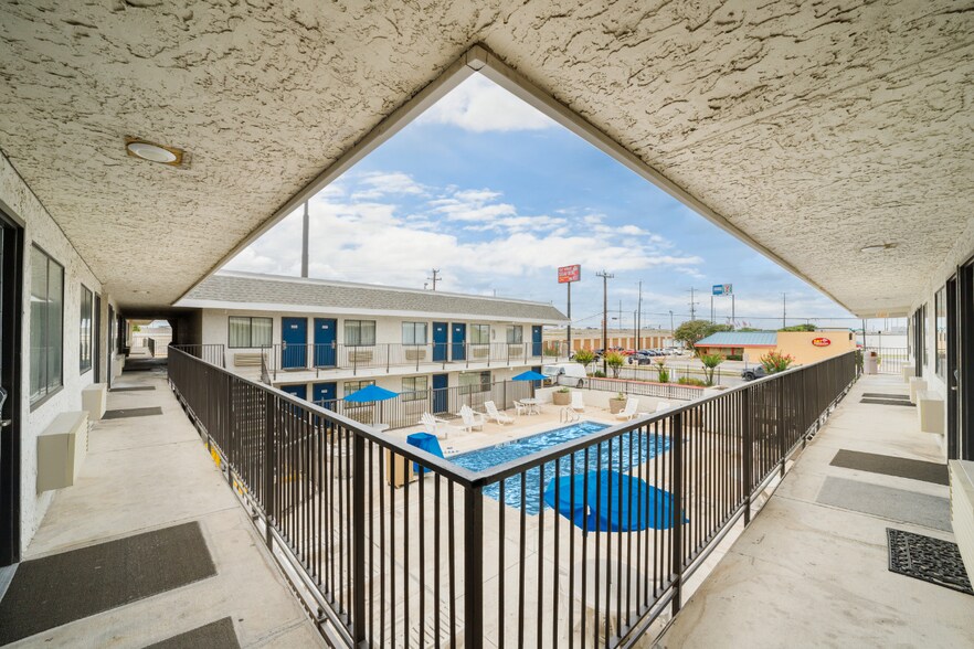 More Photos Of 5522 N Pan Am Expy, San Antonio Hotel For Sale