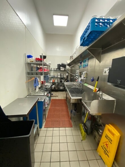 More Photos Of 7459 Melrose Ave, Los Angeles Restaurant For Lease