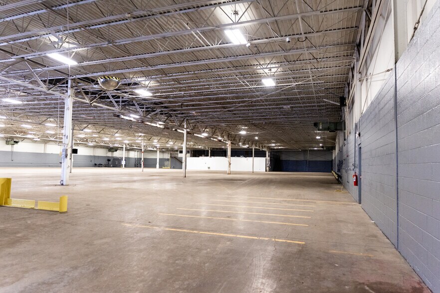 More Photos Of 1933 Highland Rd, Twinsburg Manufacturing For Sale