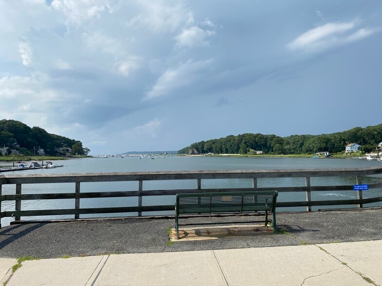 More Photos Of 12 Little Neck Rd, Centerport Storefront Retail Office For Lease