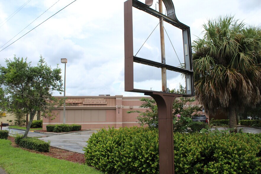 More Photos Of 726 SW Federal Hwy, Stuart Fast Food For Lease