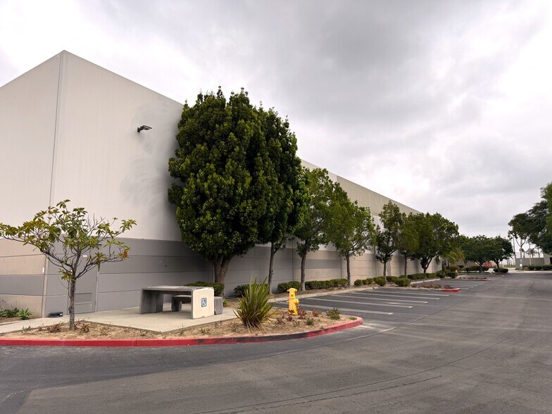 More Photos Of 1201 Maulhardt Ave, Oxnard Warehouse For Lease