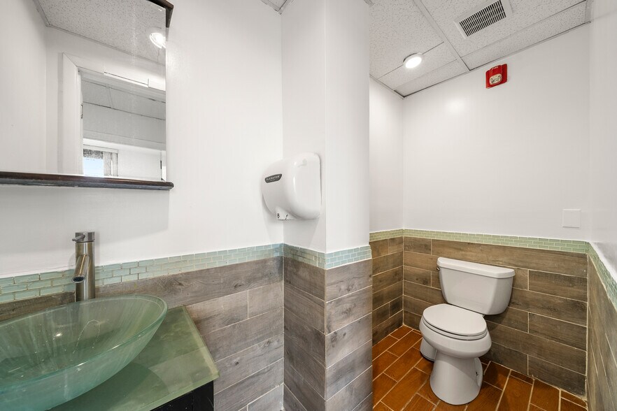 More Photos Of 40 Broad Ave, Palisades Park Office For Sale