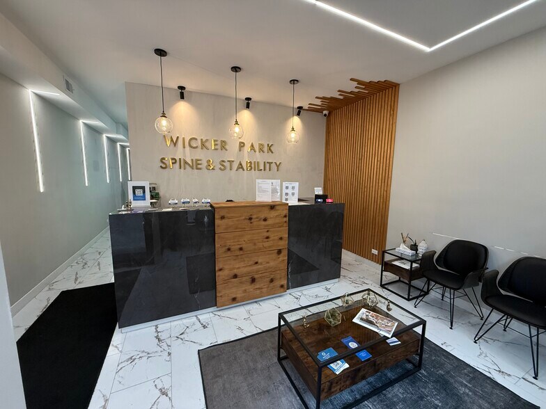 More Photos Of 1641-1643 W North Ave, Chicago Storefront Retail Office For Lease