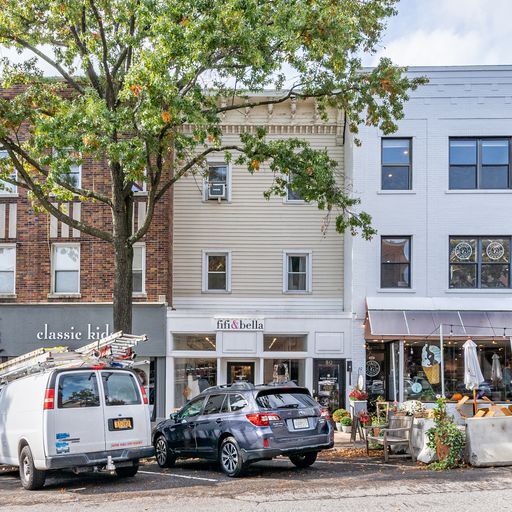 More Photos Of 50 Greenwich Ave, Greenwich General Retail For Lease