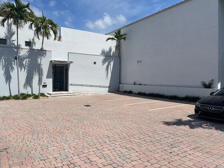 More Photos Of 133 Grand Ave, Miami Office For Lease