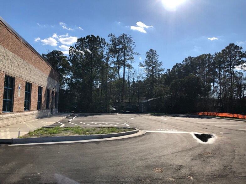 More Photos Of 1210 Country Club, Jacksonville Office For Lease