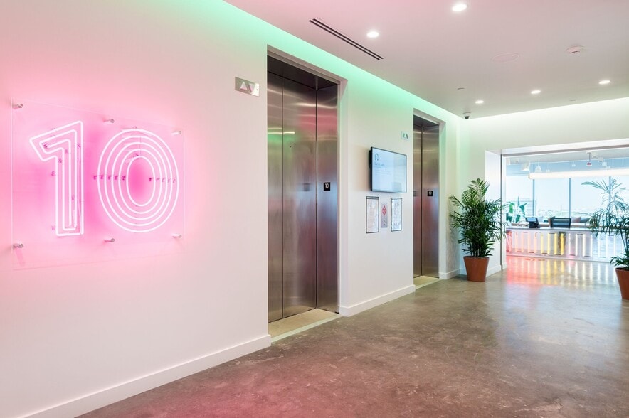 More Photos Of 410 N Scottsdale Rd, Tempe Office For Lease