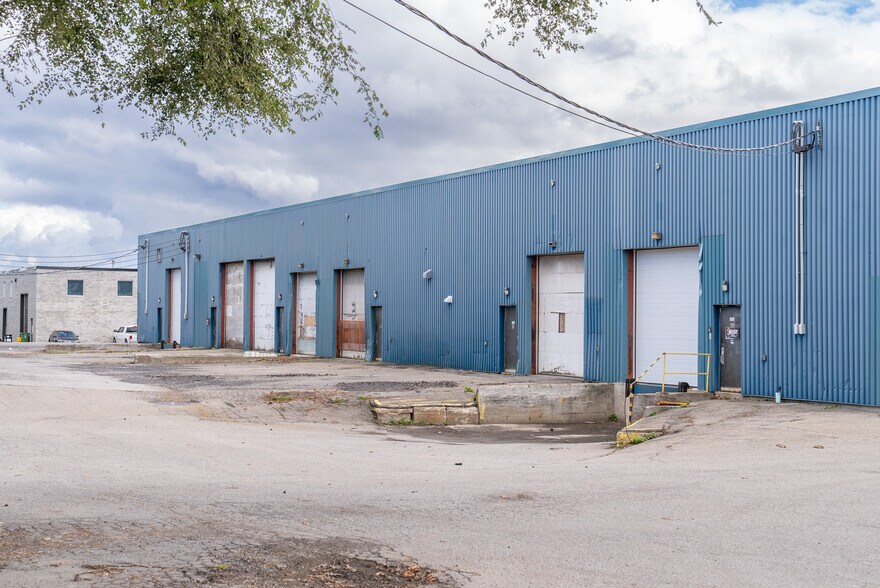 More Photos Of 155-165 Av Labrosse, Pointe-claire Warehouse For Lease