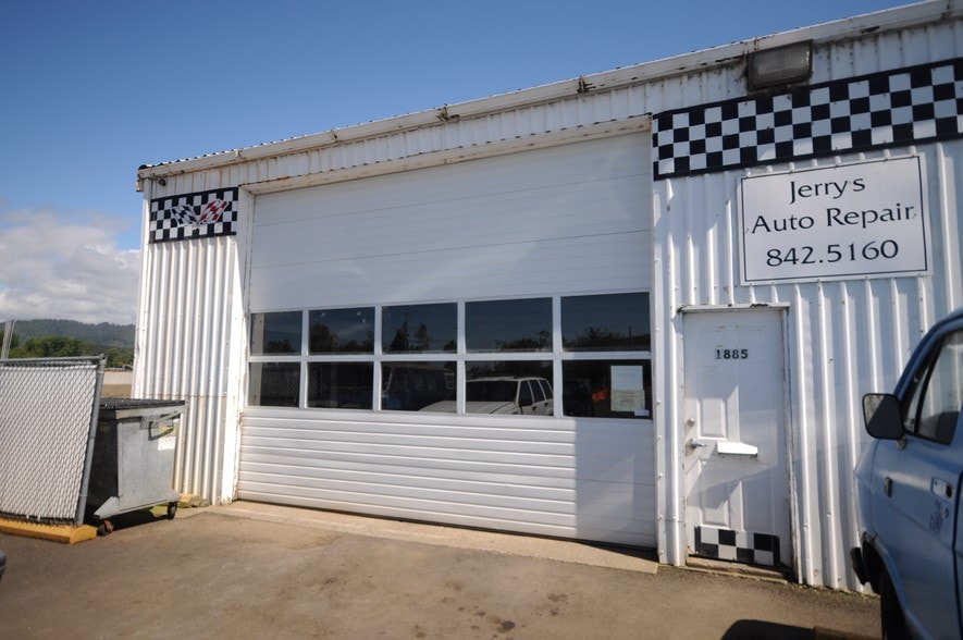 More Photos Of 1865 Main Ave N, Tillamook Storefront For Sale