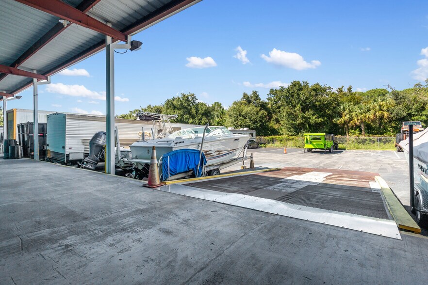 More Photos Of 1327-1339 River Rd, North Fort Myers Warehouse For Sale
