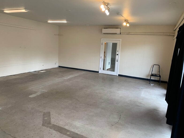 More Photos Of 245 Van Buren St, Eugene Freestanding For Lease