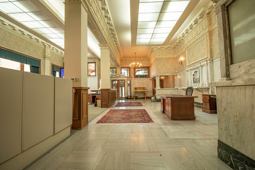 More Photos Of 301 Columbia St, Lafayette Office For Lease