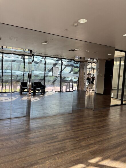 More Photos Of 1303 W Walnut Hill Ln, Irving Office For Lease