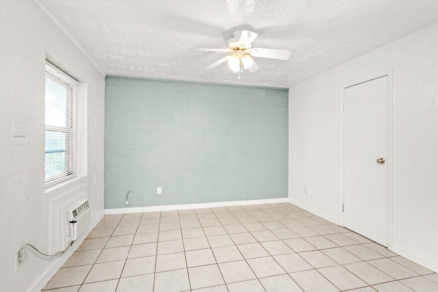 More Photos Of 1107 Palestine St, Conroe Apartments For Sale