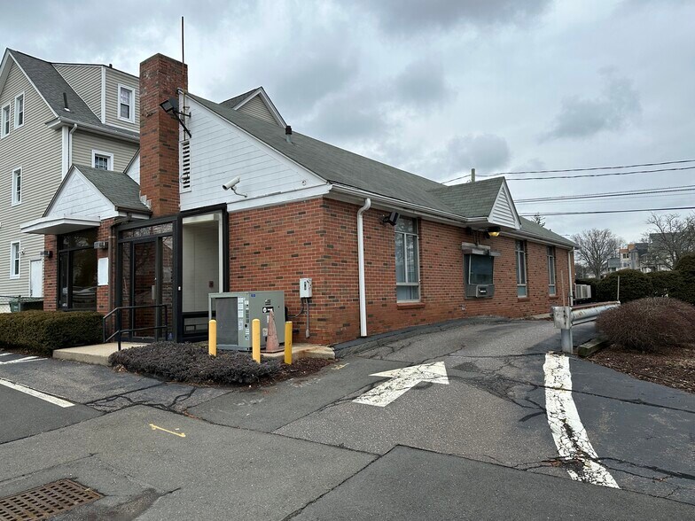 More Photos Of 75 Park Rd, West Hartford Bank For Lease