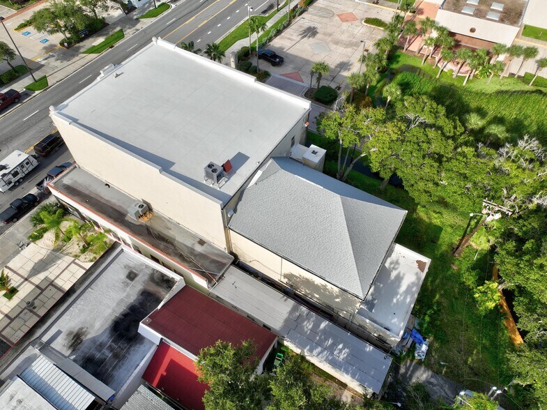 More Photos Of 135 Orange Ave, Daytona Beach Storefront For Sale