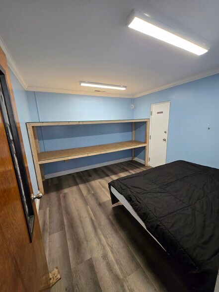 More Photos Of 121 Brooklyn Ave, Anderson Warehouse For Sale