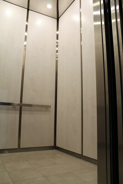 More Photos Of 23838 Valencia Blvd, Valencia Medical For Lease