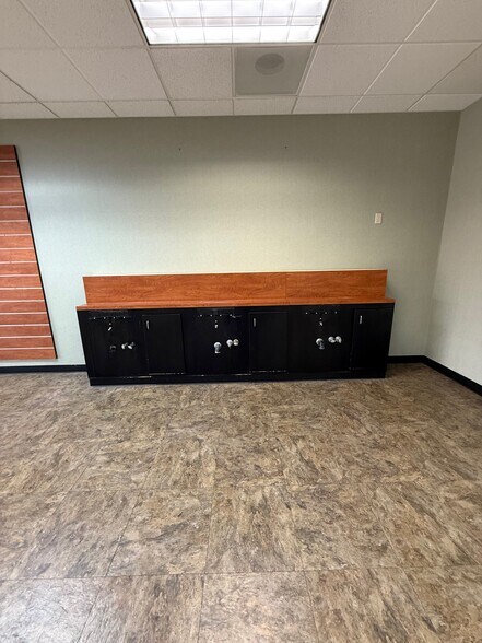 More Photos Of 1130-1148 Wallace Rd NW, Salem Supermarket For Lease