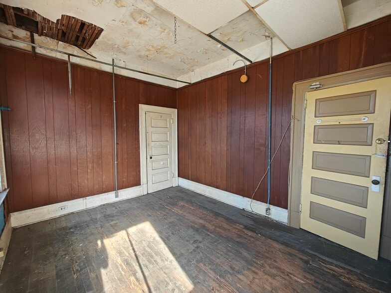 More Photos Of 2020 N Main St, Jacksonville Specialty For Sale