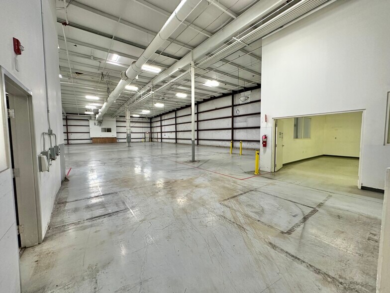 More Photos Of 1470 E Weisgarber Rd, Knoxville Light Distribution For Lease