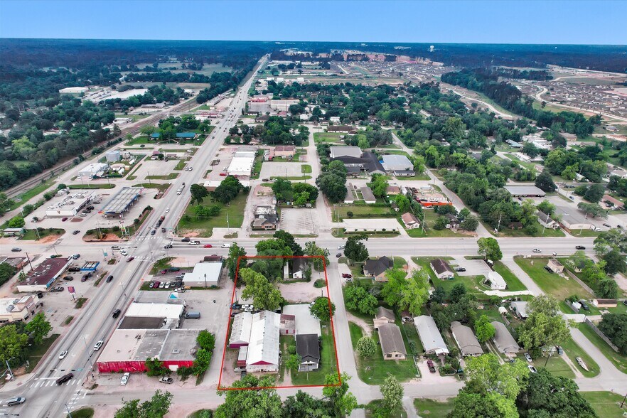 More Photos Of 108 W Montgomery St, Willis Flex For Sale
