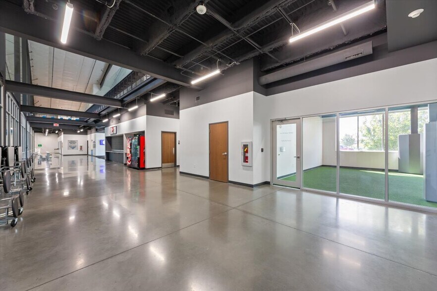 More Photos Of 3260 Mid America Dr, Council Bluffs Sports And Entertainment For Lease