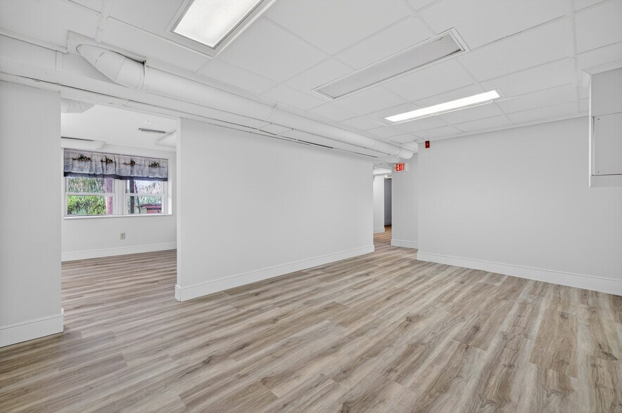 More Photos Of 239 E Main St, Clinton Office For Sale