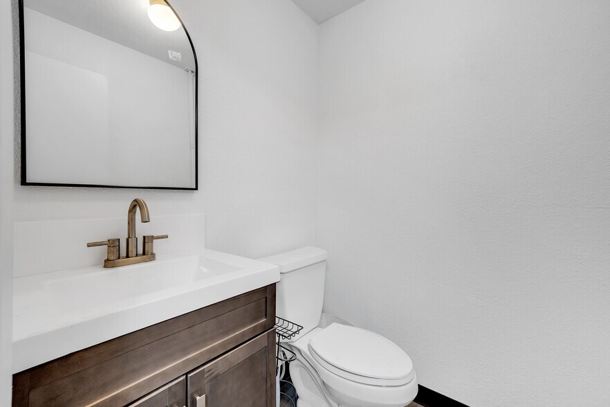 More Photos Of 20736 Longeway Rd, Sonora General Retail For Lease