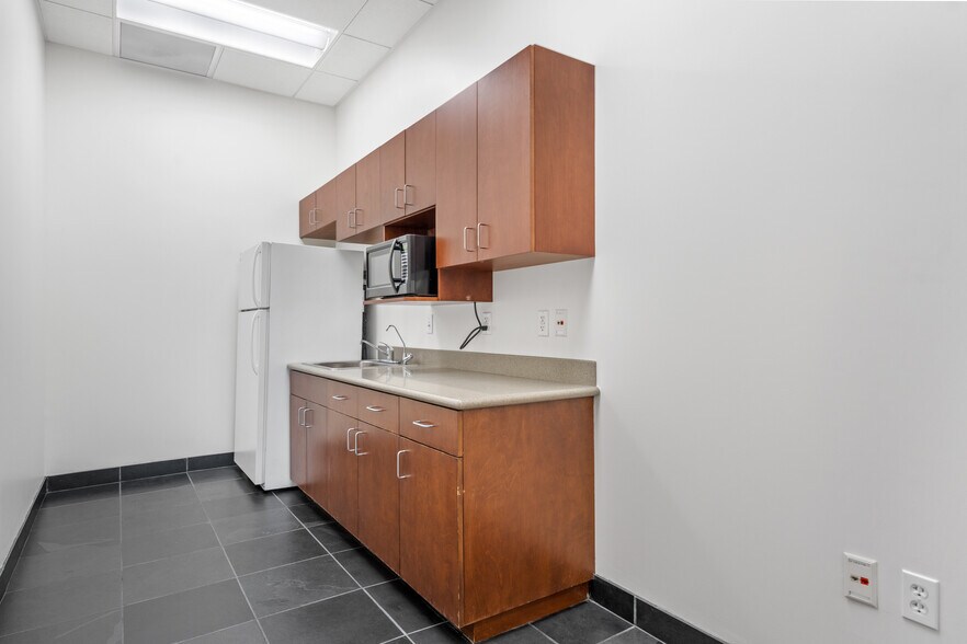 More Photos Of 13847 N Northsight Blvd, Scottsdale Office For Lease