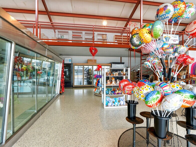 More Photos Of 530 N Mississippi Ave, Ada Freestanding For Sale