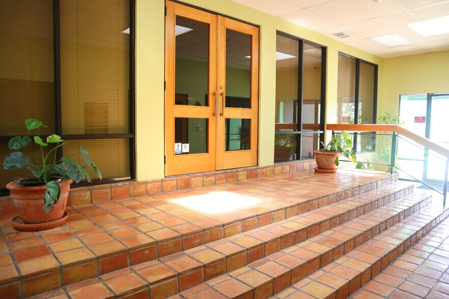 More Photos Of 16410 Blanco Rd, San Antonio Office For Lease