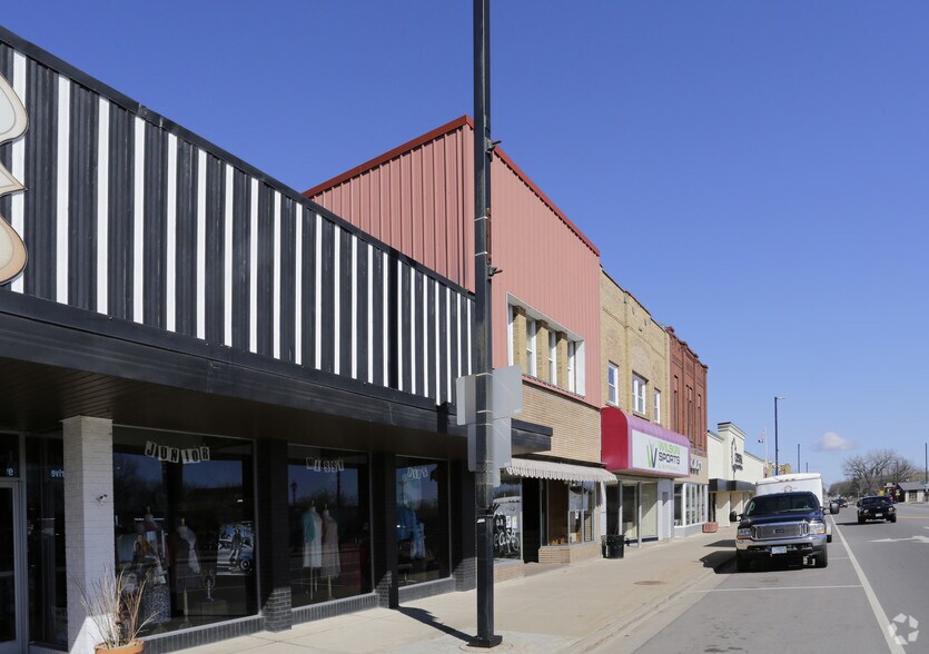 More Photos Of 111 N Rum River Dr, Princeton Storefront Retail Residential For Lease