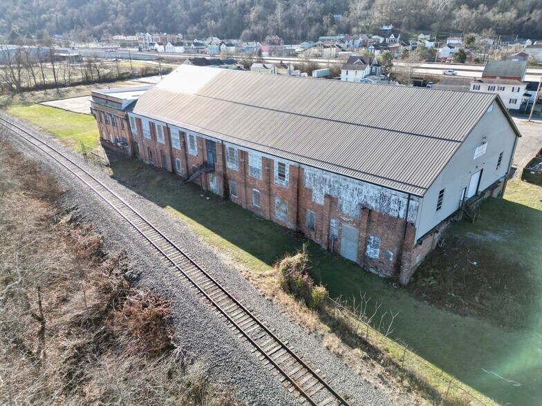 More Photos Of 2200 Union St, Bellaire Warehouse For Sale