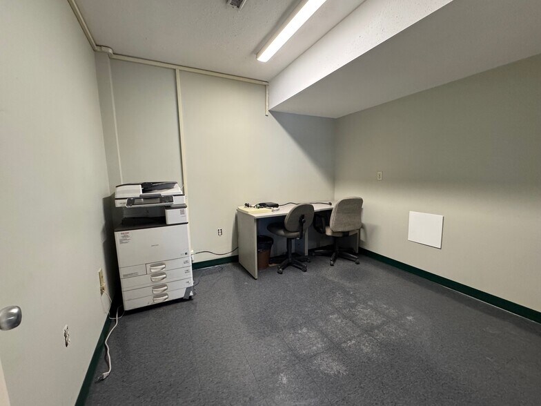 More Photos Of 5104 42 Av, Lloydminster Medical For Lease