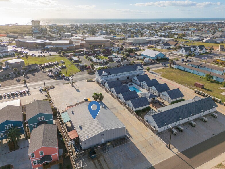 More Photos Of 203 N Alister St, Port Aransas Bar For Sale