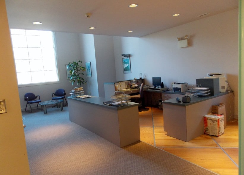 More Photos Of 1118 General Washington Memori Blvd, Washington Crossing Office For Lease