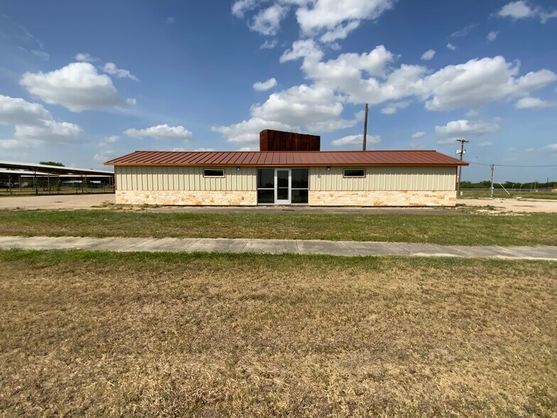 Primary Photo Of 8400 N State Highway 16, Poteet Office For Lease